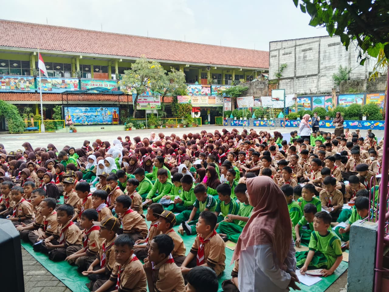 Wisata LiterAsyik Ke SDN Ciracas 11